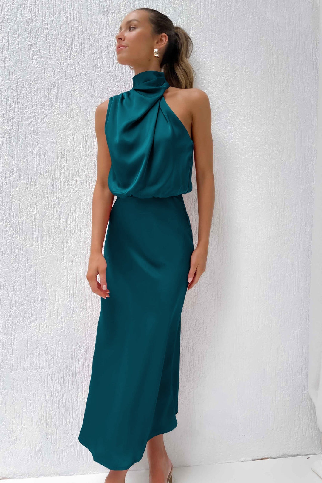 Elise | Elegant Satin Halter Dress – Graceful & Chic