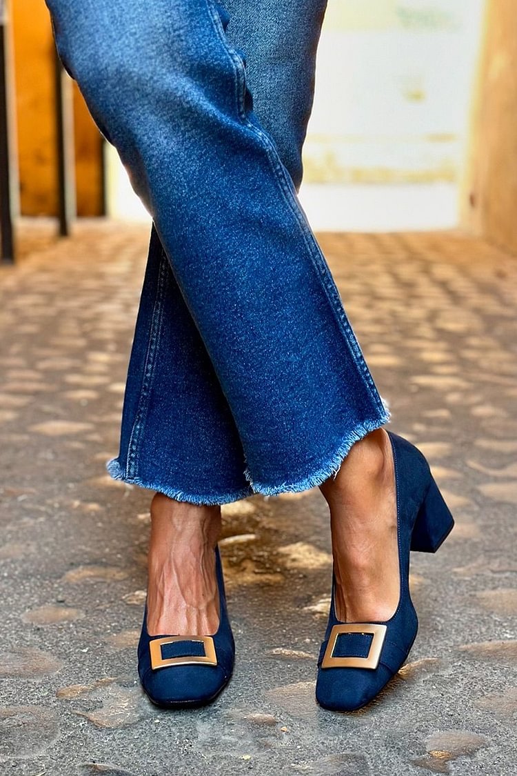 DECOLLETE WITH BUCKLE AND WIDE HEEL