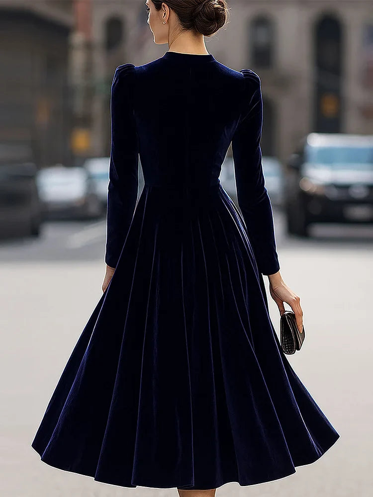 Luxurious velvet midi dress with long sleeves - Elena Harper