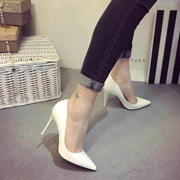 Ladies Elegant High-Gloss Pumps with Slim Silhouette and Comfortable Lining Lioré, view 2 - Elena Harper
