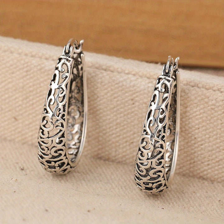 Elegant Retro Scroll Hoop Earrings - Elena Harper