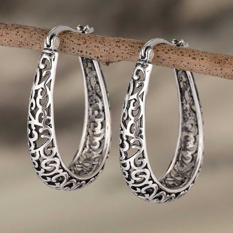 Elegant Retro Scroll Hoop Earrings - Elena Harper