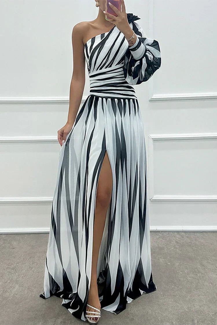 Chloe – Elegant Striped Maxi Dress with One Shoulder Strap