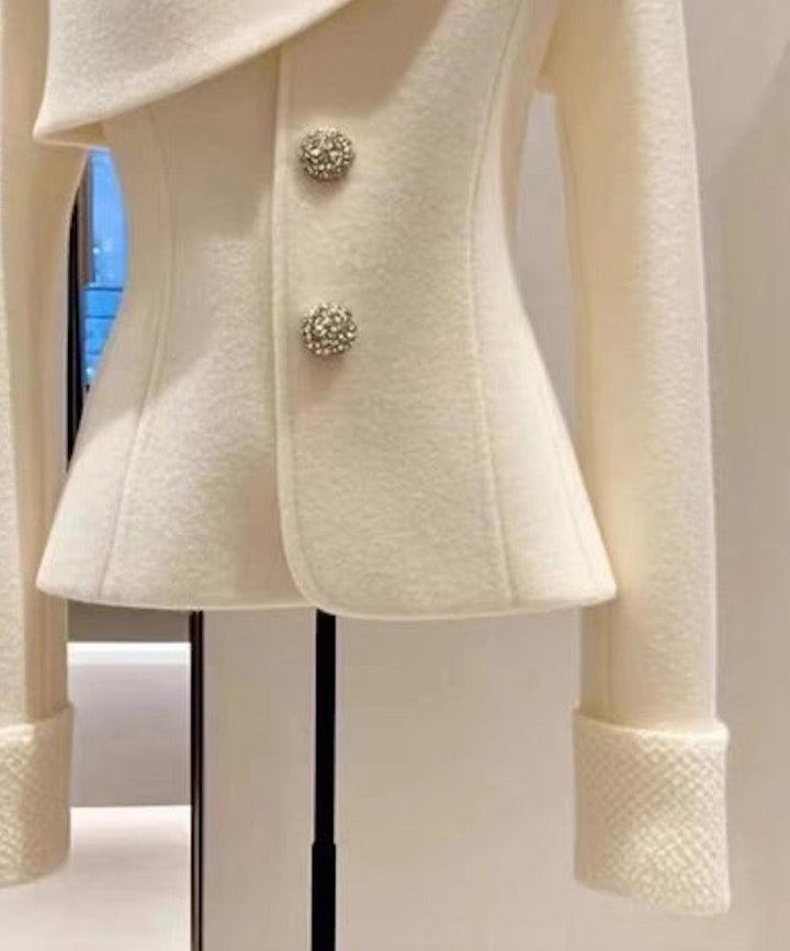 LIV – TIMELESS ELEGANCE BUTTON JACKET