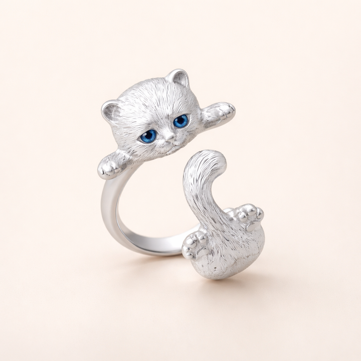 Refined white gold ring with subtle cat shape