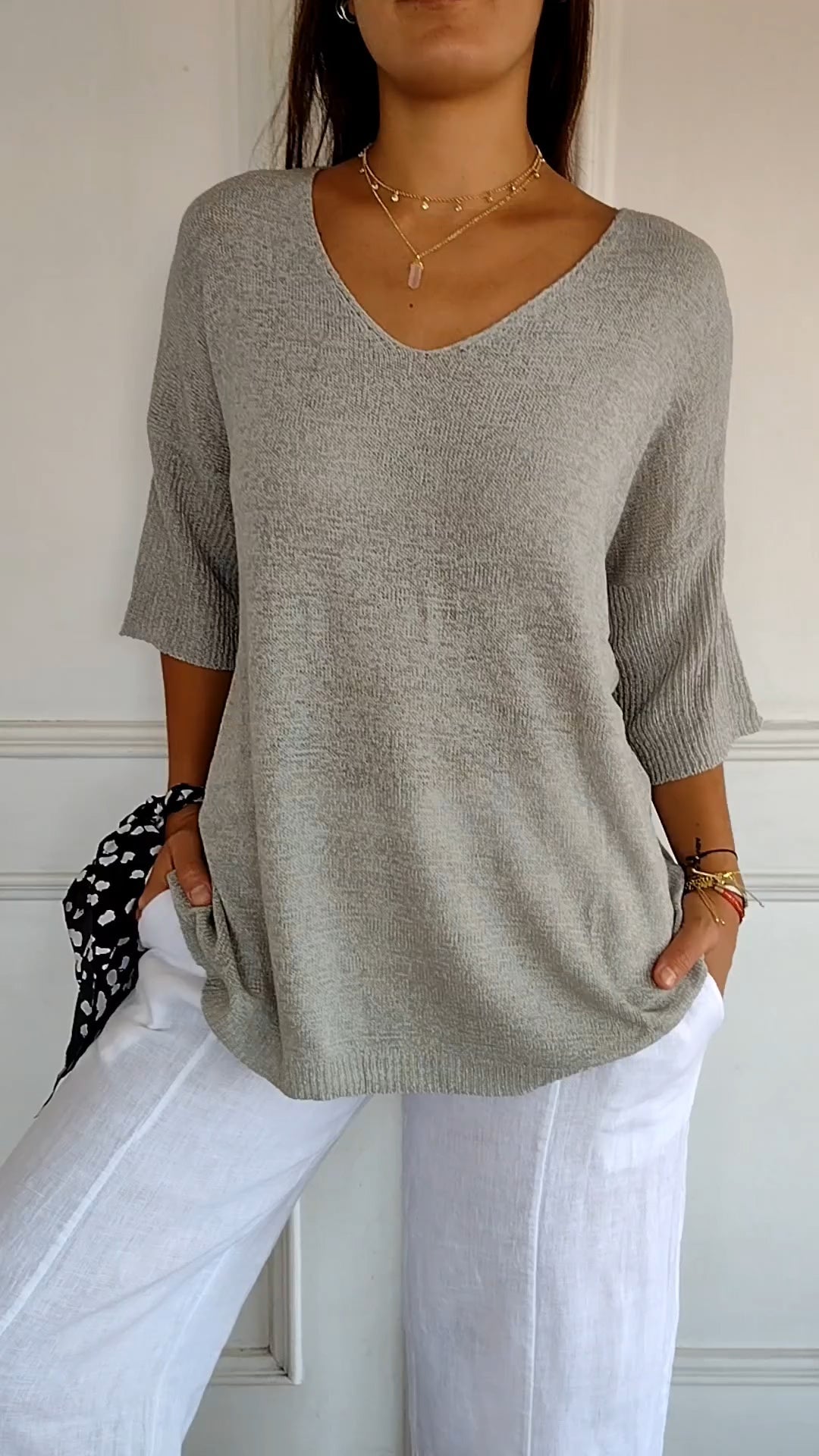 LILITH – V-NECK KNIT TOP