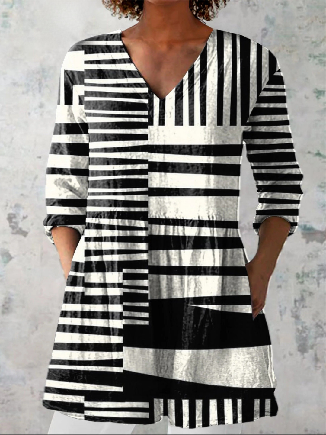 Capri Extended V-Neck Top - Elena Harper