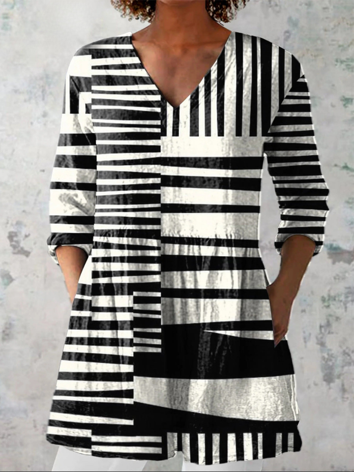 Capri Extended V-Neck Top - Elena Harper