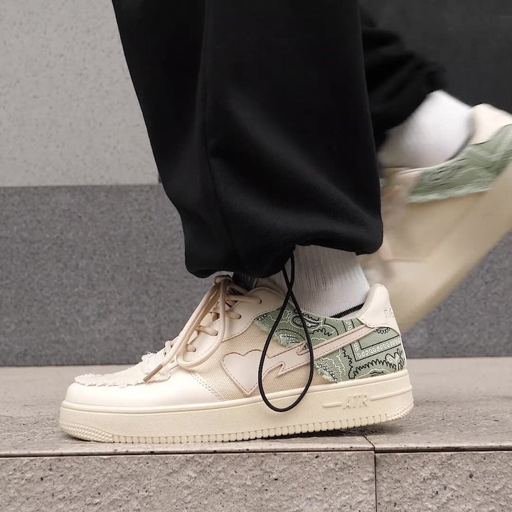 Women's sneakers with paisley print panel and heart detail - Lía