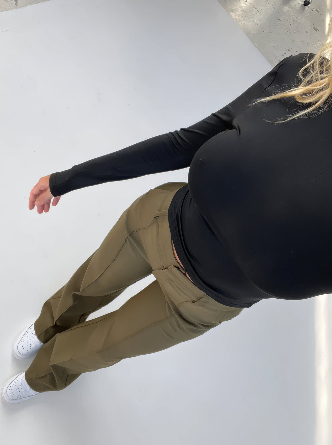 Arna Elegant High-Waist Pants with Straight Leg, view 4 - Elena Harper