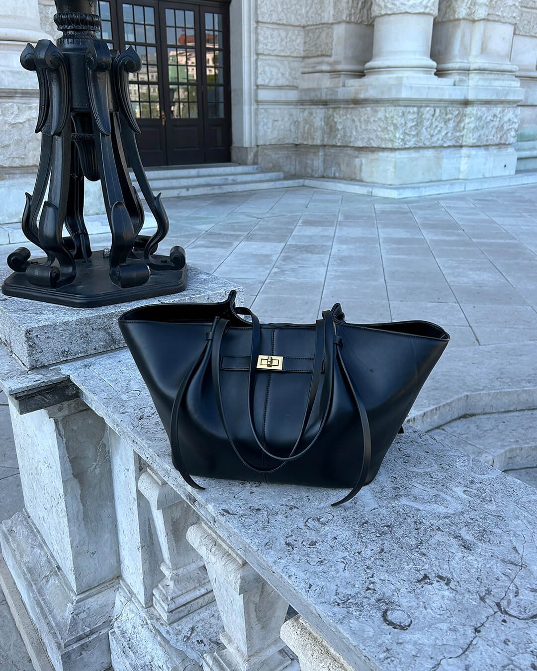 Florence | Spacious Shopper Bag with Elegant Gold Accents