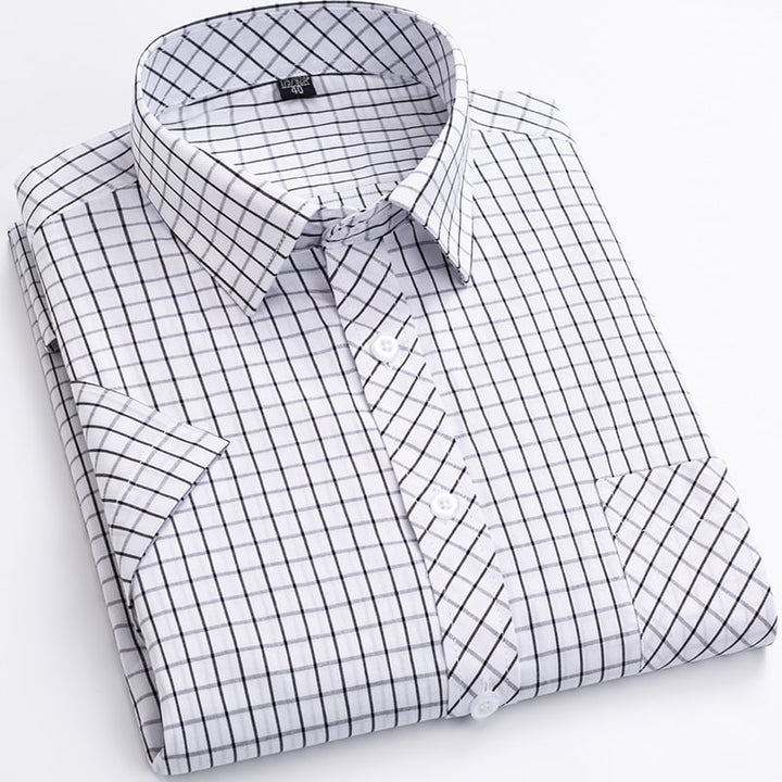 Men's Short Sleeve Shirt with Plaid Pattern and Button Closure