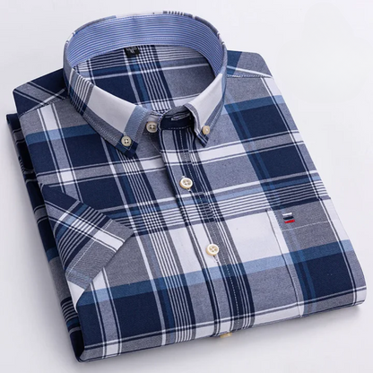 Men's Shirt with Classic Pattern and Tailored Fit