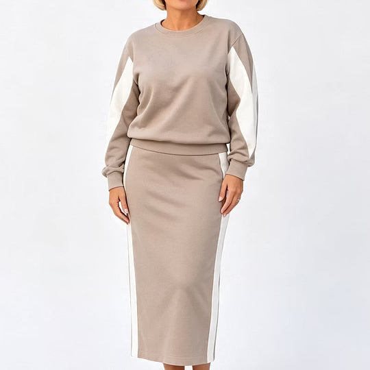 Two-tone women's knit outfit with long sleeves