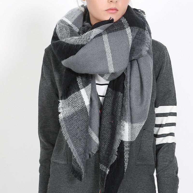 Women's Checkered Scarf with Fringes