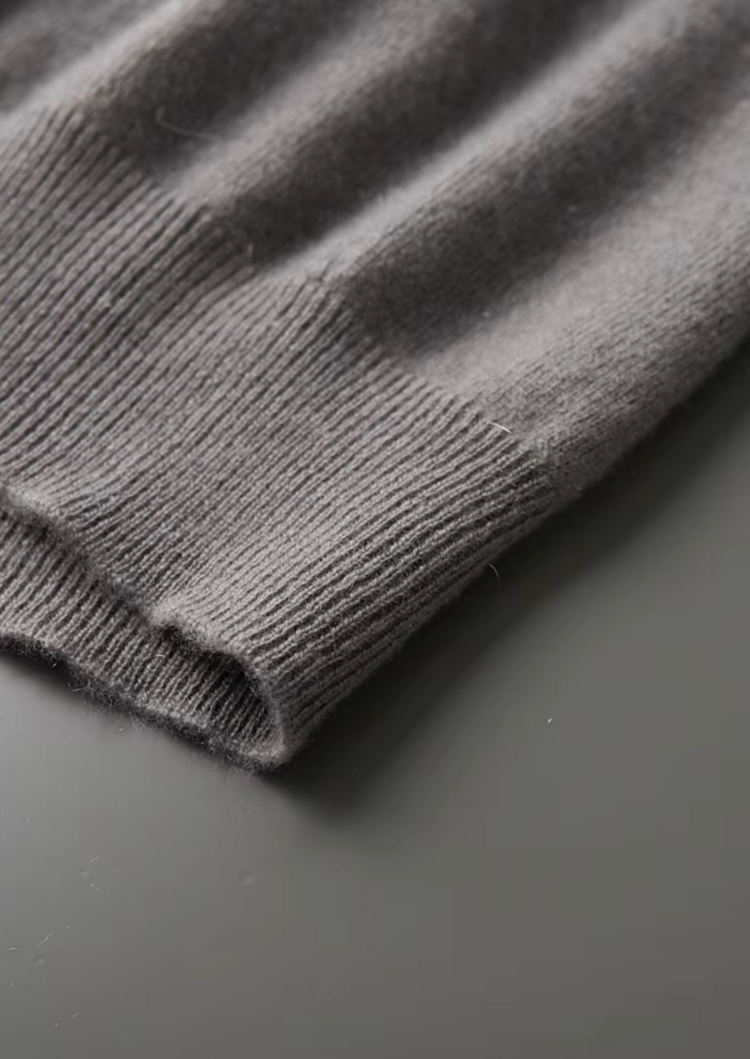 N°05 · Ash Grey & Ivory