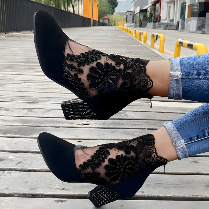 WIDE TOE HEELS FOR WOMEN