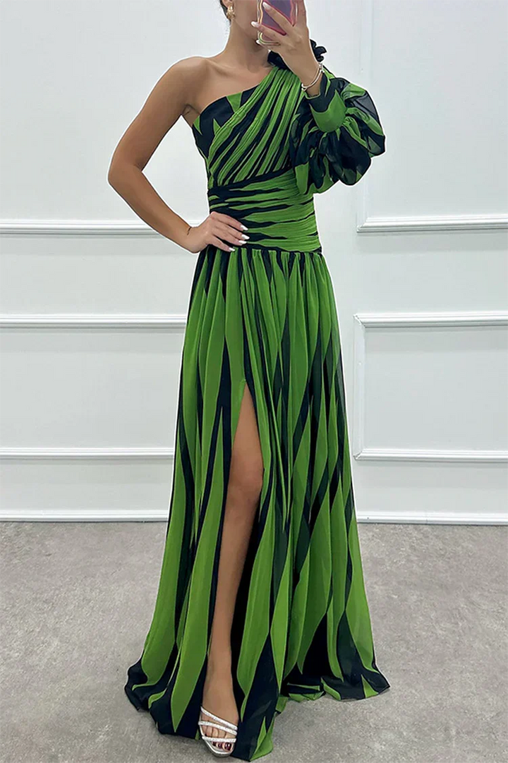 Chloe – Elegant Striped Maxi Dress with One Shoulder Strap
