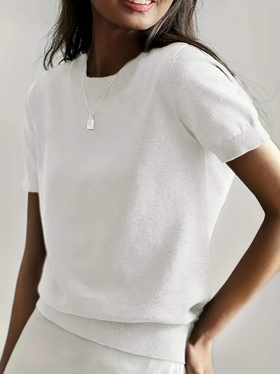 Aurélie - Elegant Fine Knit Top with Round Neck