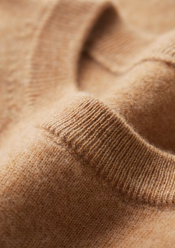 Soft-Touch CLASSIC CREWNECK T-SHIRT.