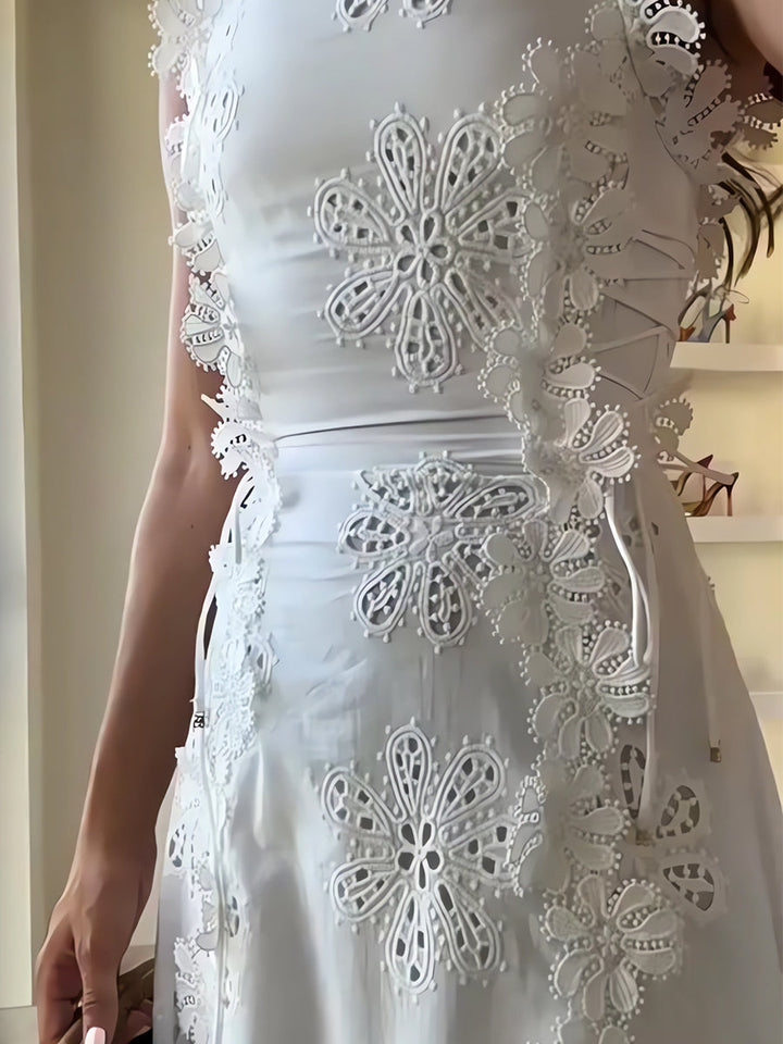 Éliora – Lace Floral Tie-Strap Maxi Dress