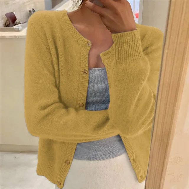 Priya - Elegant Buttoned Round Neck Cardigan