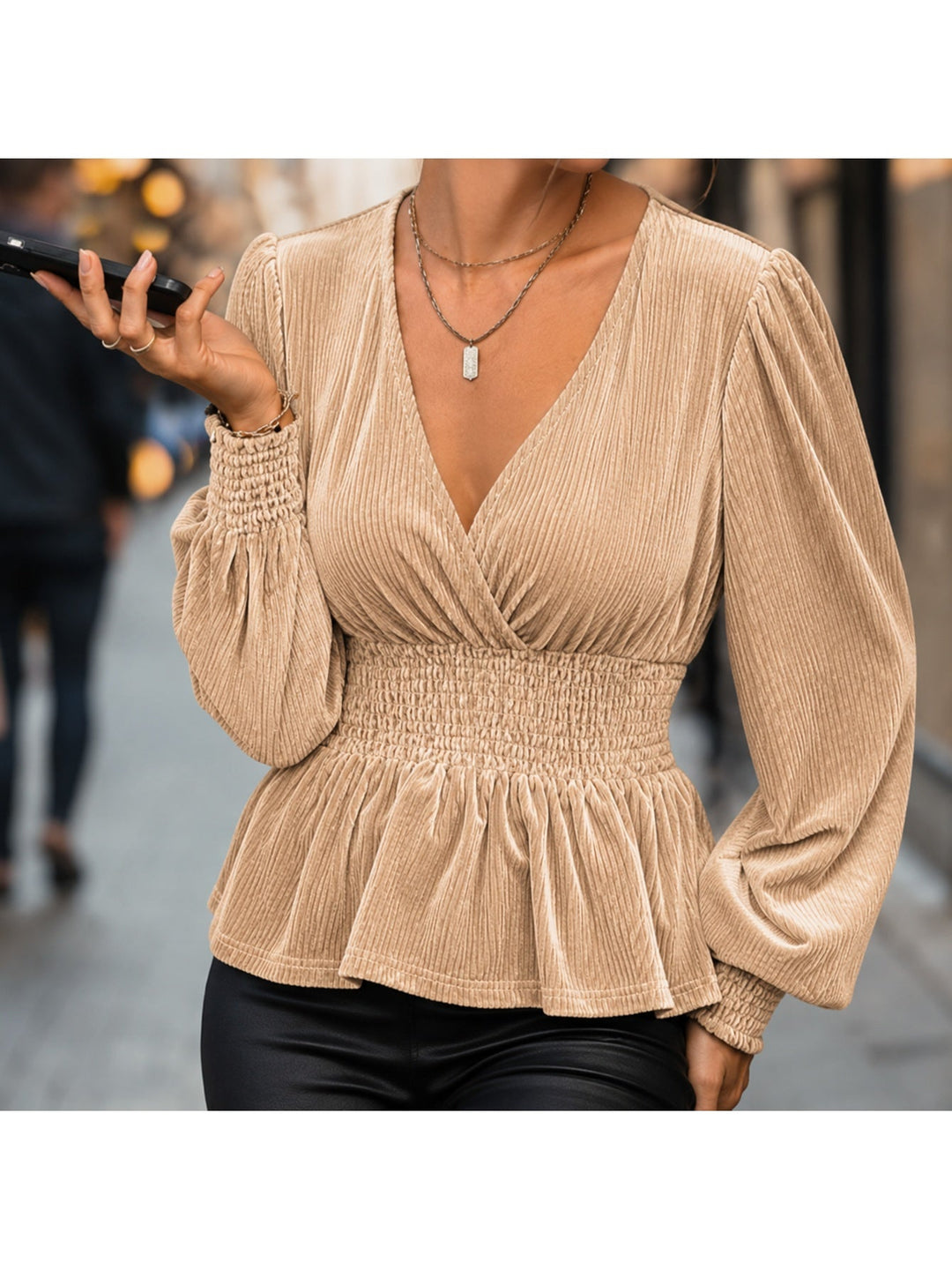 Fluid Women's Blouse with Long Sleeves - Chic and Lightweight