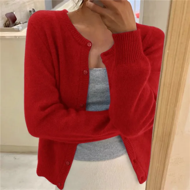 Priya - Elegant Buttoned Round Neck Cardigan
