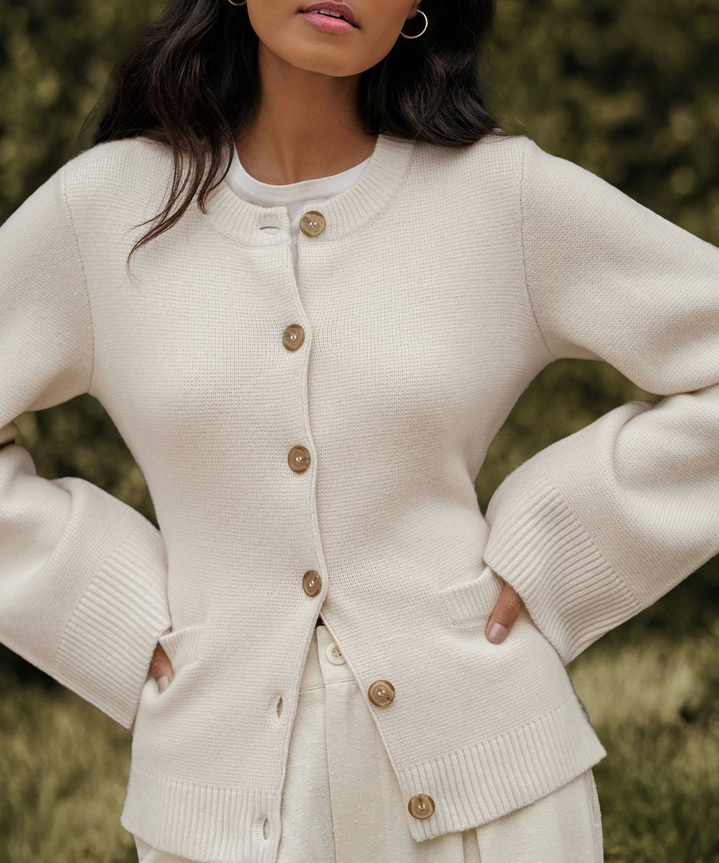 Straight-cut women's cardigan with button closure - Alvara