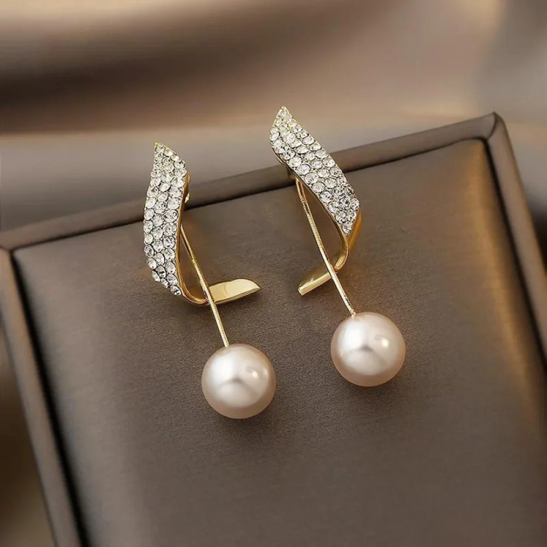 Chic Gold Pearl Drop Earrings