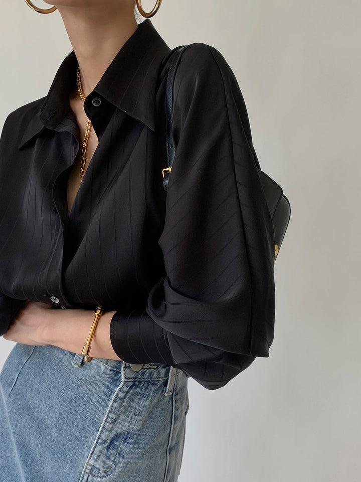 Clara - Oversized shirt with high collar and buttons