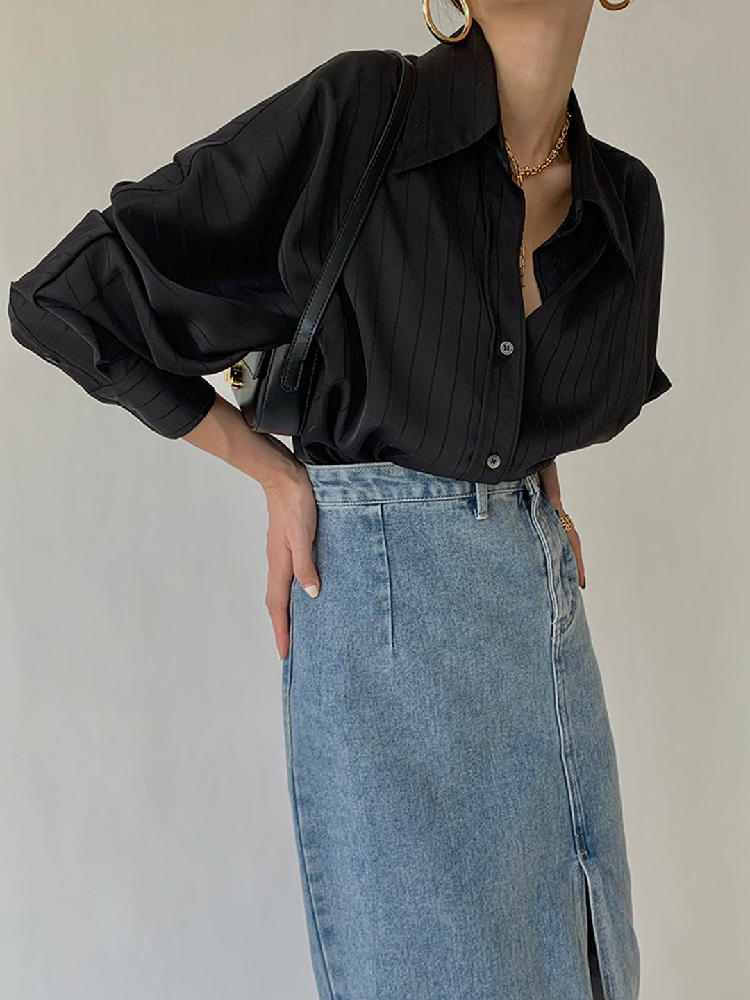 Clara - Oversized shirt with high collar and buttons