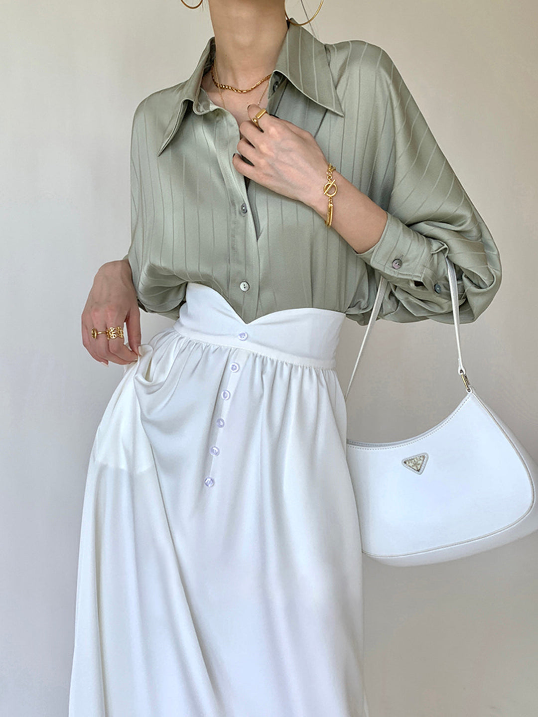 Clara - Oversized shirt with high collar and buttons