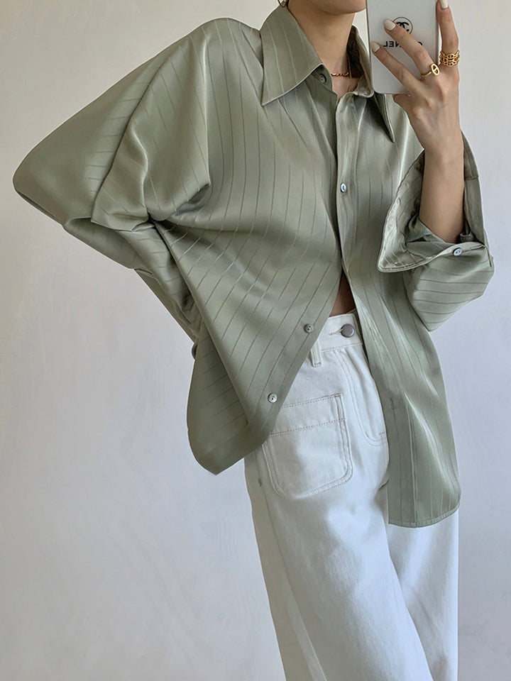 Clara - Oversized shirt with high collar and buttons
