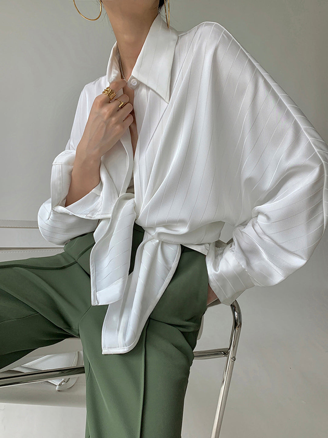 Clara - Oversized shirt with high collar and buttons