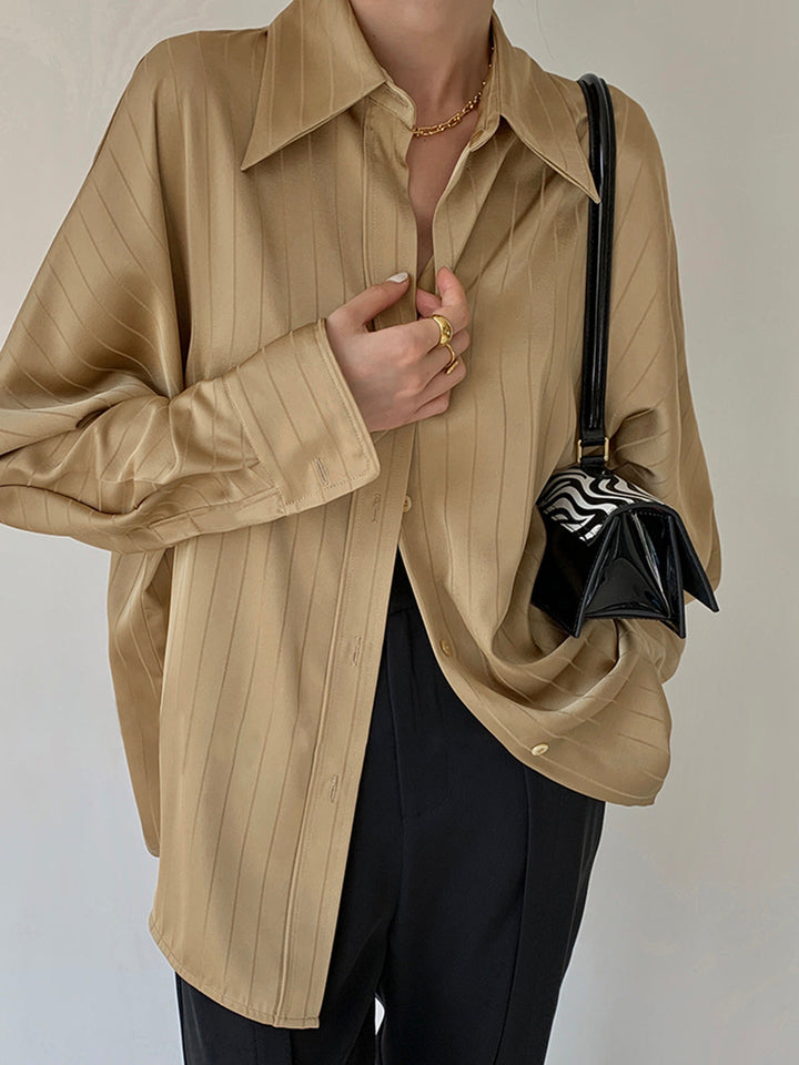 Clara - Oversized shirt with high collar and buttons