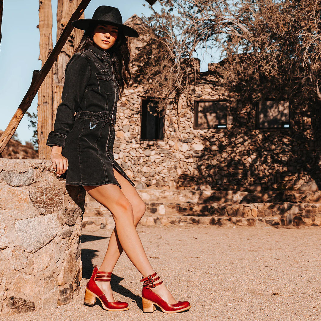 COMFORTABLE AND ELEGANT ANKLE BOOTS