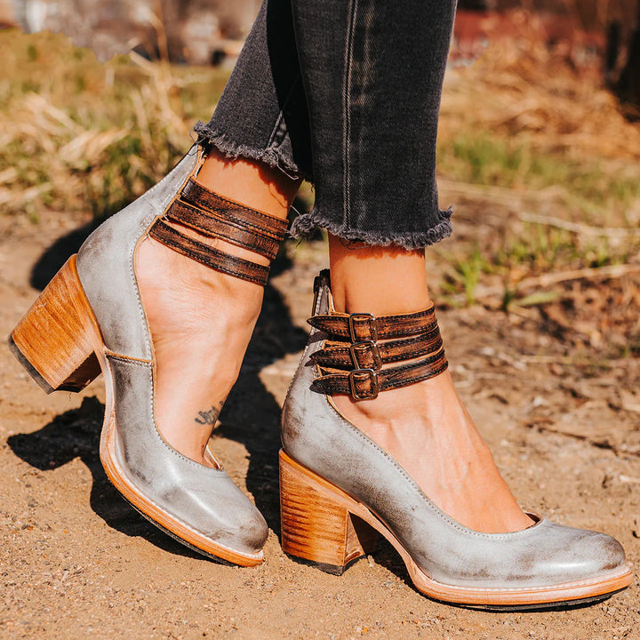 COMFORTABLE AND ELEGANT ANKLE BOOTS