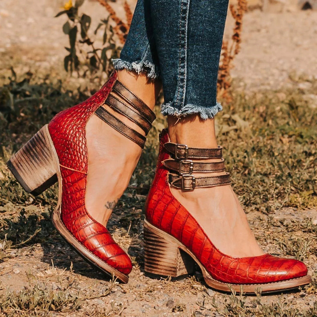COMFORTABLE AND ELEGANT ANKLE BOOTS