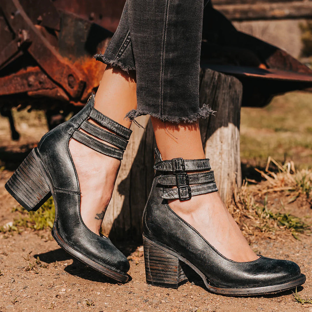 COMFORTABLE AND ELEGANT ANKLE BOOTS