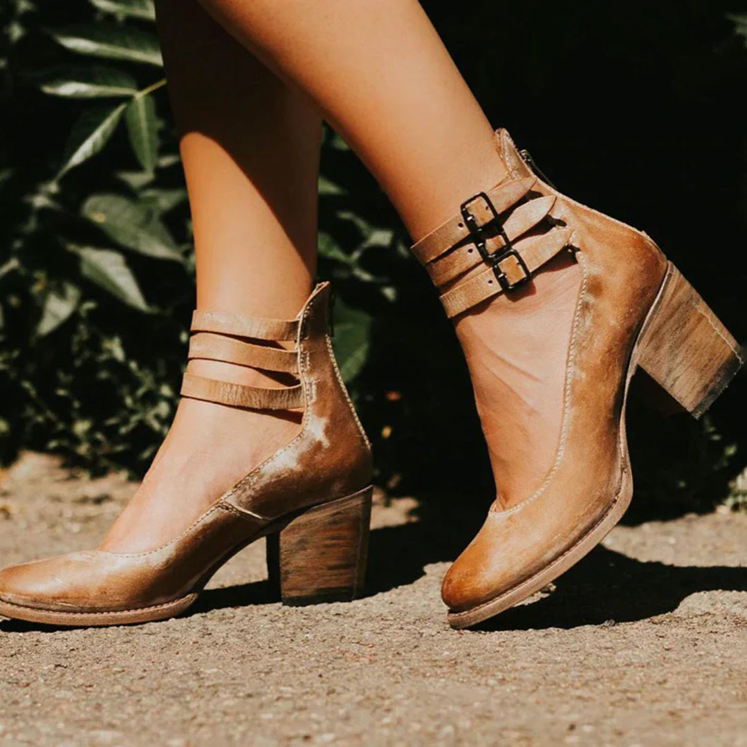 COMFORTABLE AND ELEGANT ANKLE BOOTS