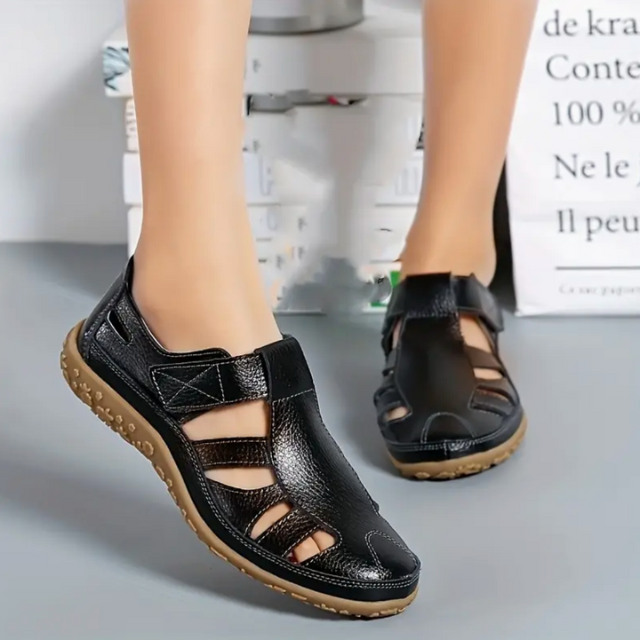 Eva - Retro flat sandals with closed toe