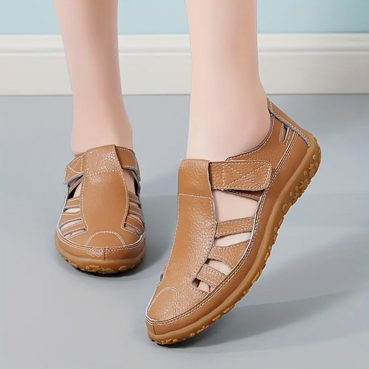 Eva - Retro flat sandals with closed toe
