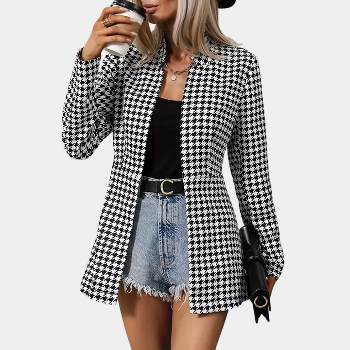 Elegant Women's Blazer with Structured Cut & Timeless Charm