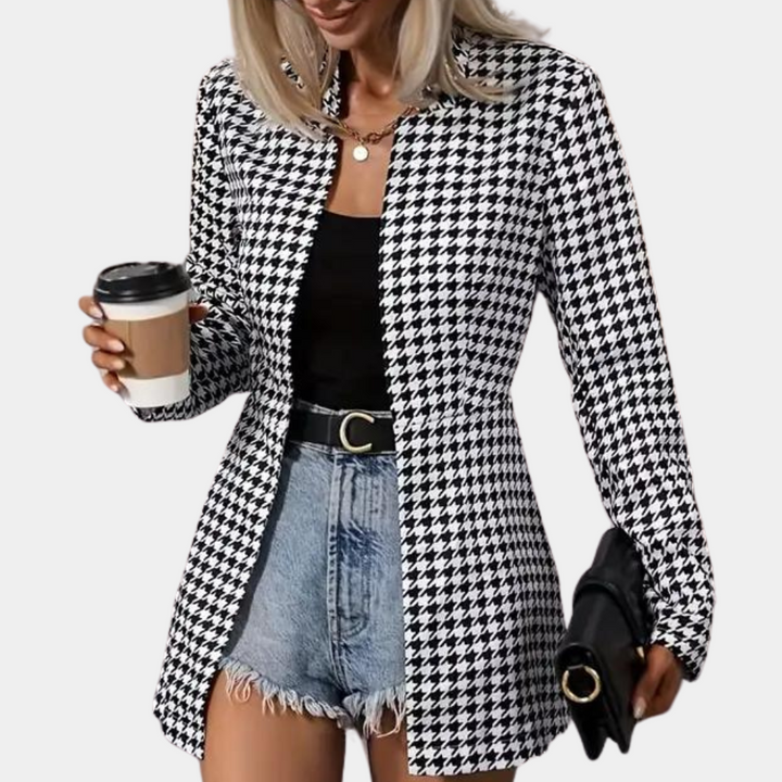 Elegant Women's Blazer with Structured Cut & Timeless Charm