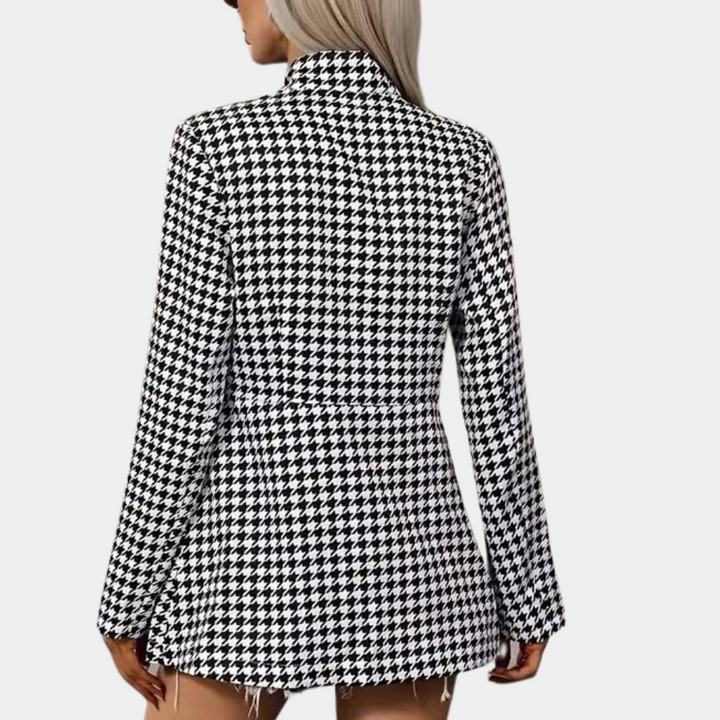 Elegant Women's Blazer with Structured Cut & Timeless Charm