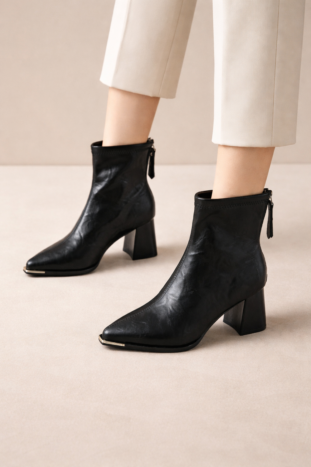 Women's Pointed Ankle Boots - Baeza