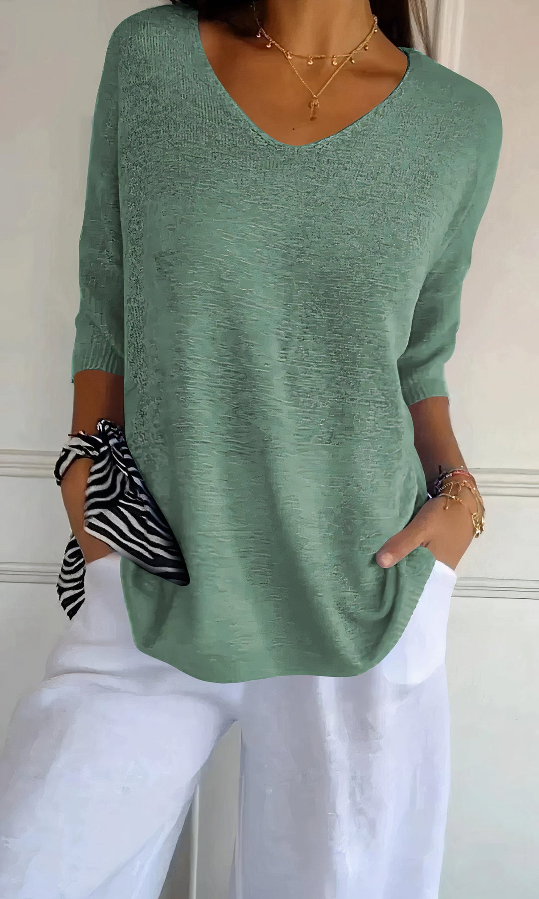 EVI - Knit Top with V-Neck