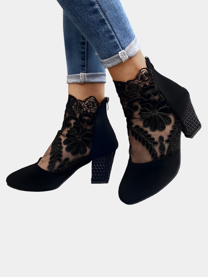 WIDE TOE HEELS FOR WOMEN