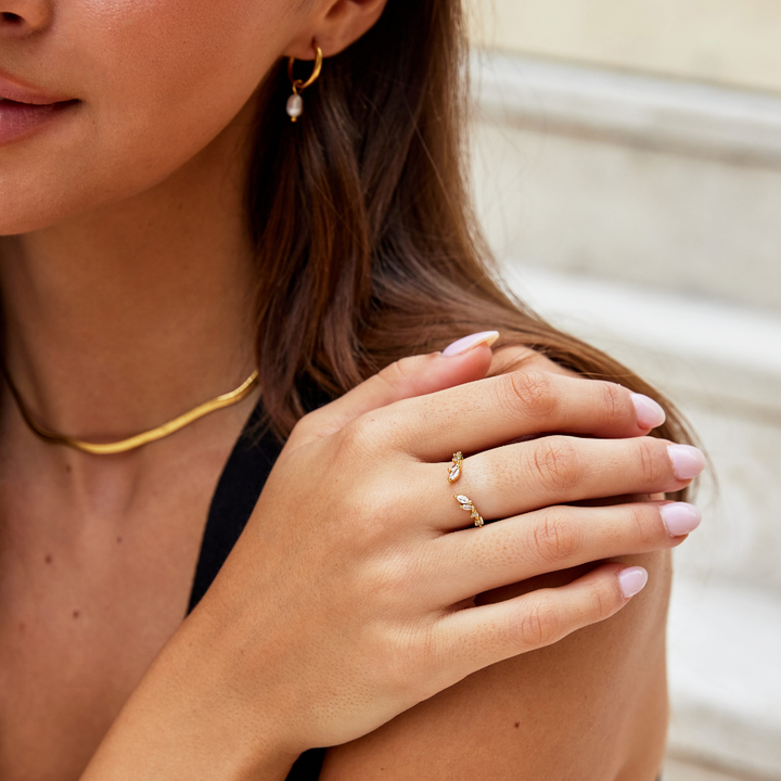 Soft shine gold ring with crystal, view 5 - Elena Harper